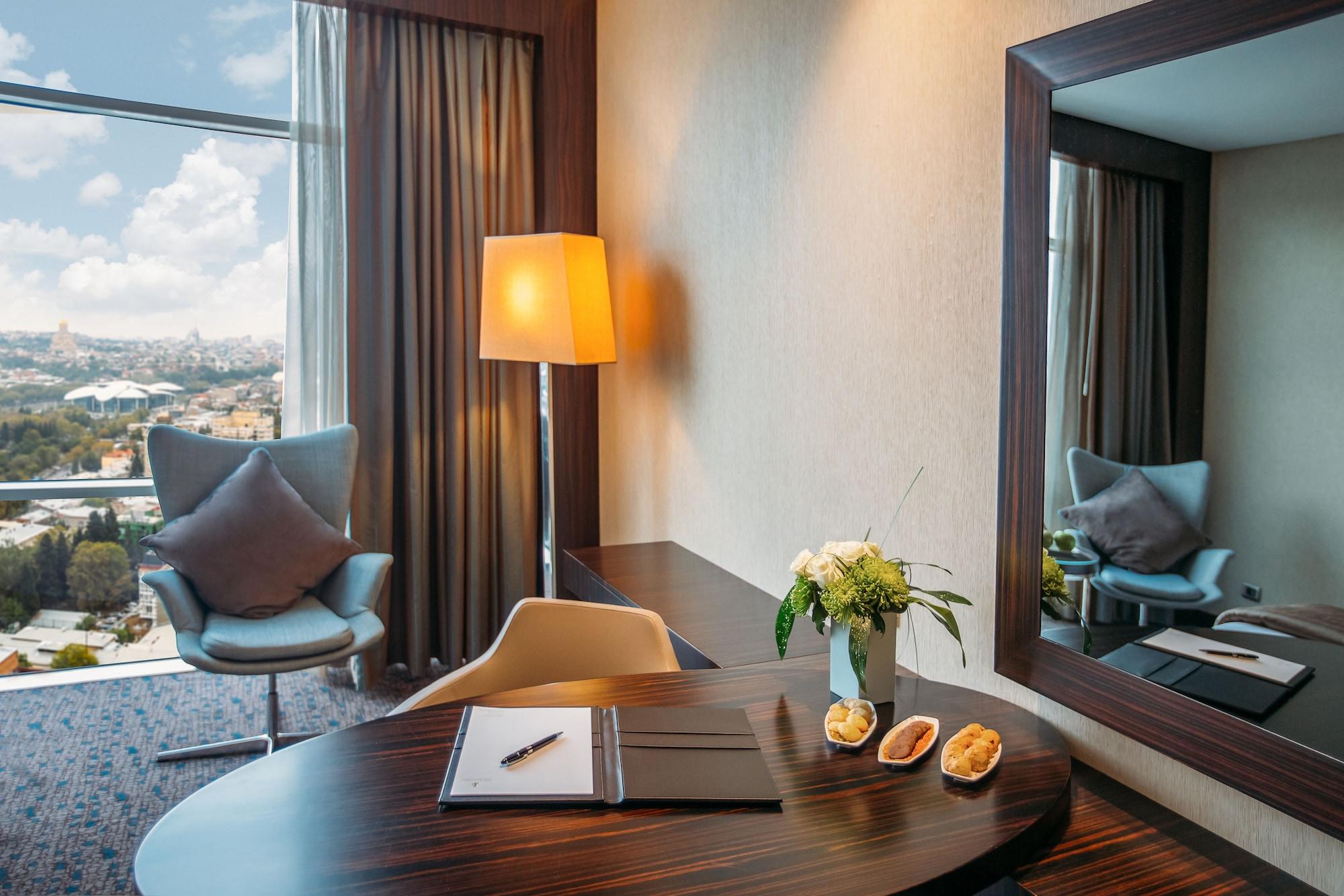 The Biltmore Tbilisi Hotel Exterior foto Executive Suite