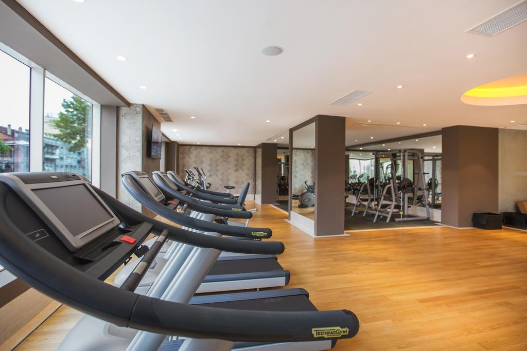 The Biltmore Tbilisi Hotel Exterior foto The gym at the hotel